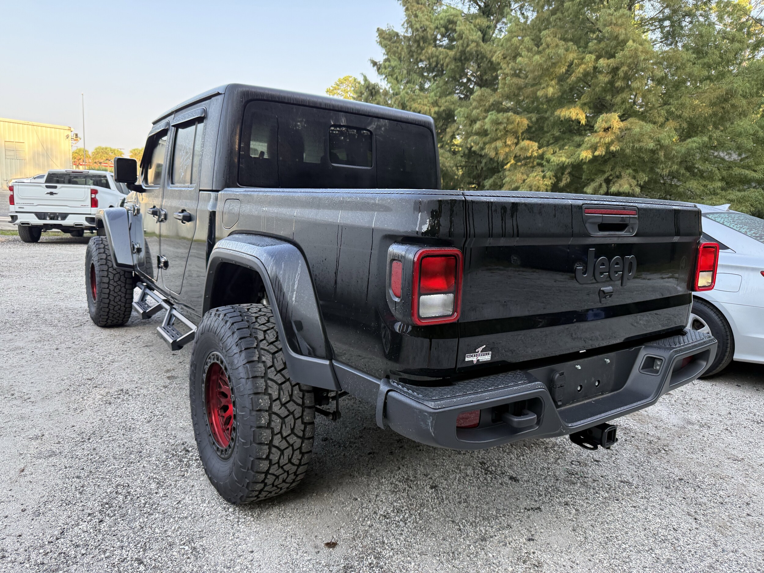 2023 Jeep Gladiator Willys photo 2