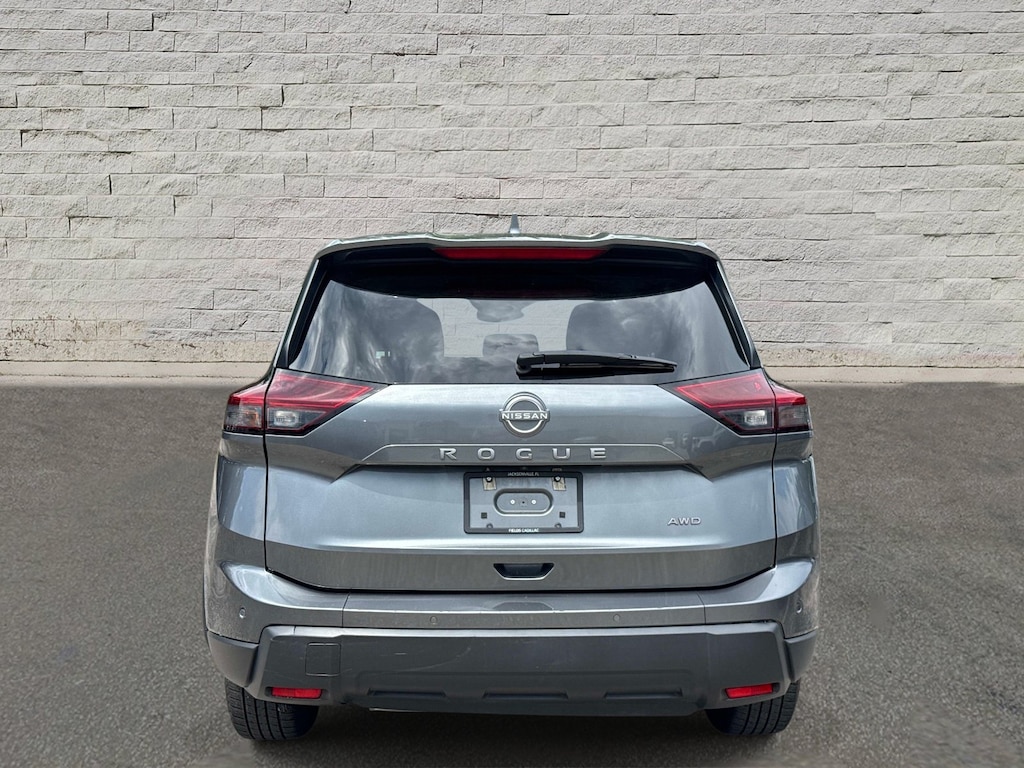 Used 2025 Nissan Rogue SV