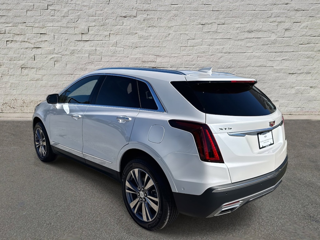 New 2026 CADILLAC XT5 Premium Luxury SUV
