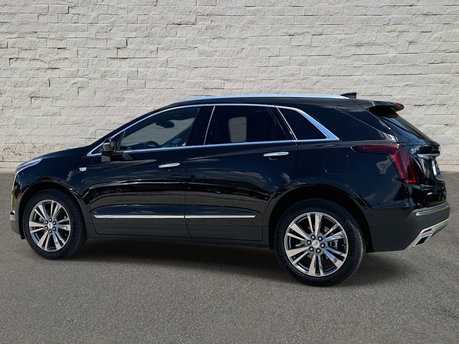 2025 Cadillac XT5 Premium Luxury photo 3