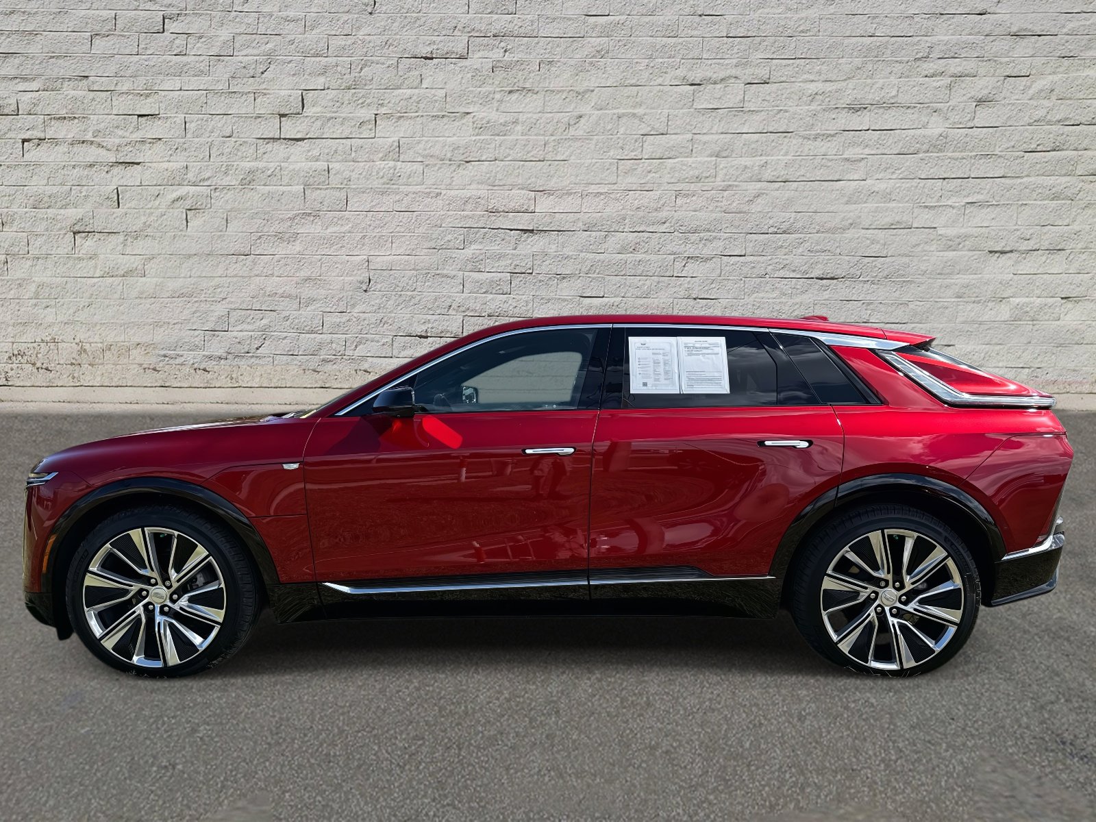 2024 Cadillac Lyriq Luxury photo 2