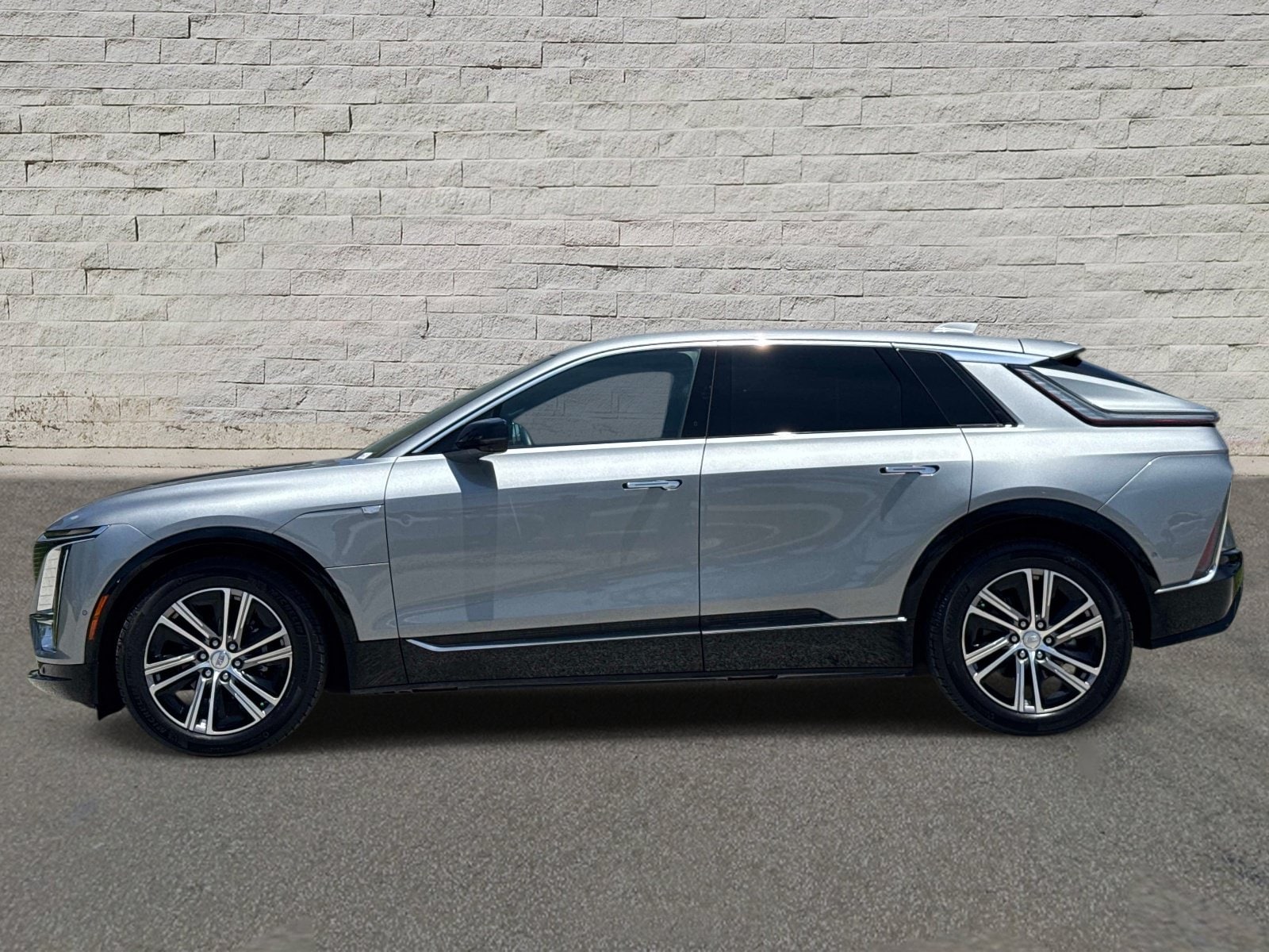 Used 2025 Cadillac LYRIQ Luxury 1 with VIN 1GYKPNRK4SZ304298 for sale in Jacksonville, FL