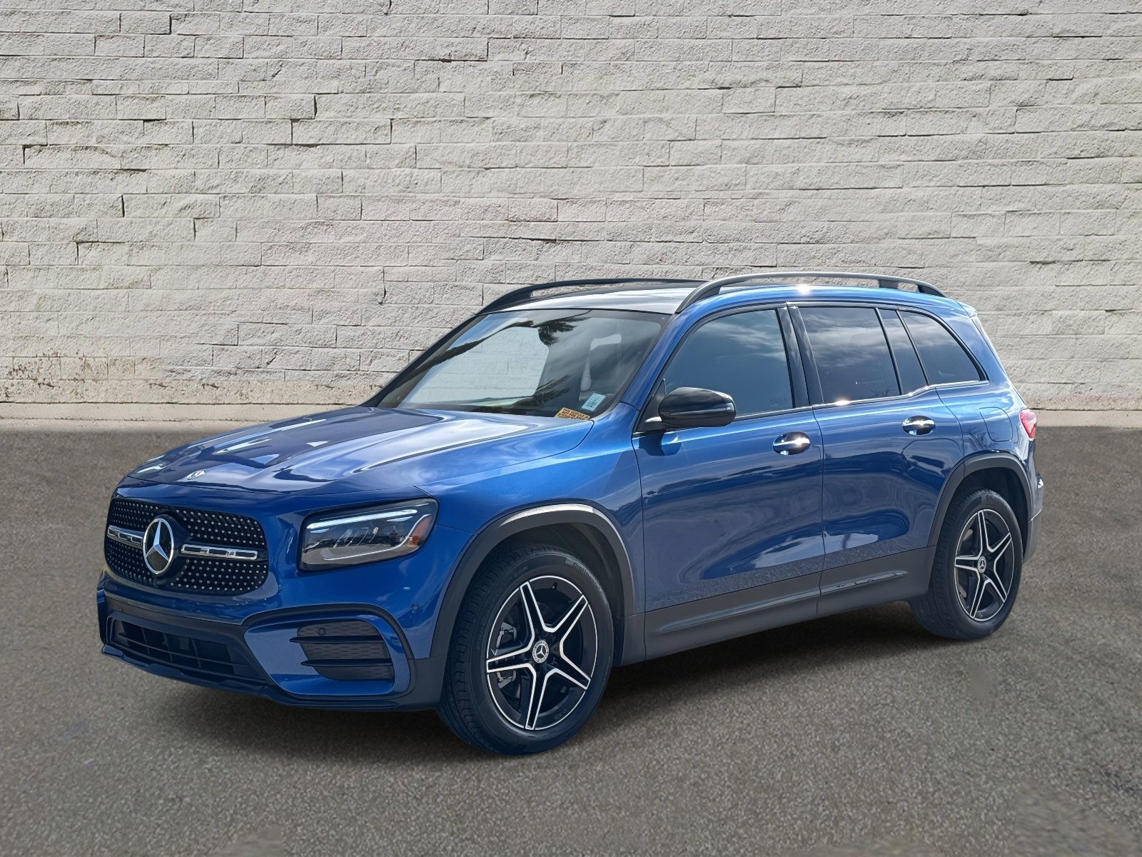 2025 Mercedes-Benz GLB Base's photo