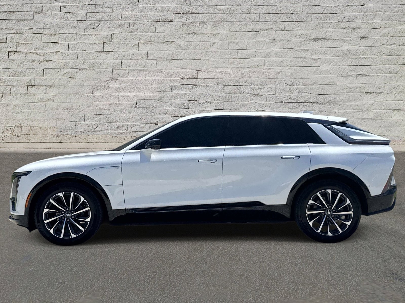 Used 2024 Cadillac LYRIQ Sport 1 with VIN 1GYKPTRK8RZ143565 for sale in Jacksonville, FL