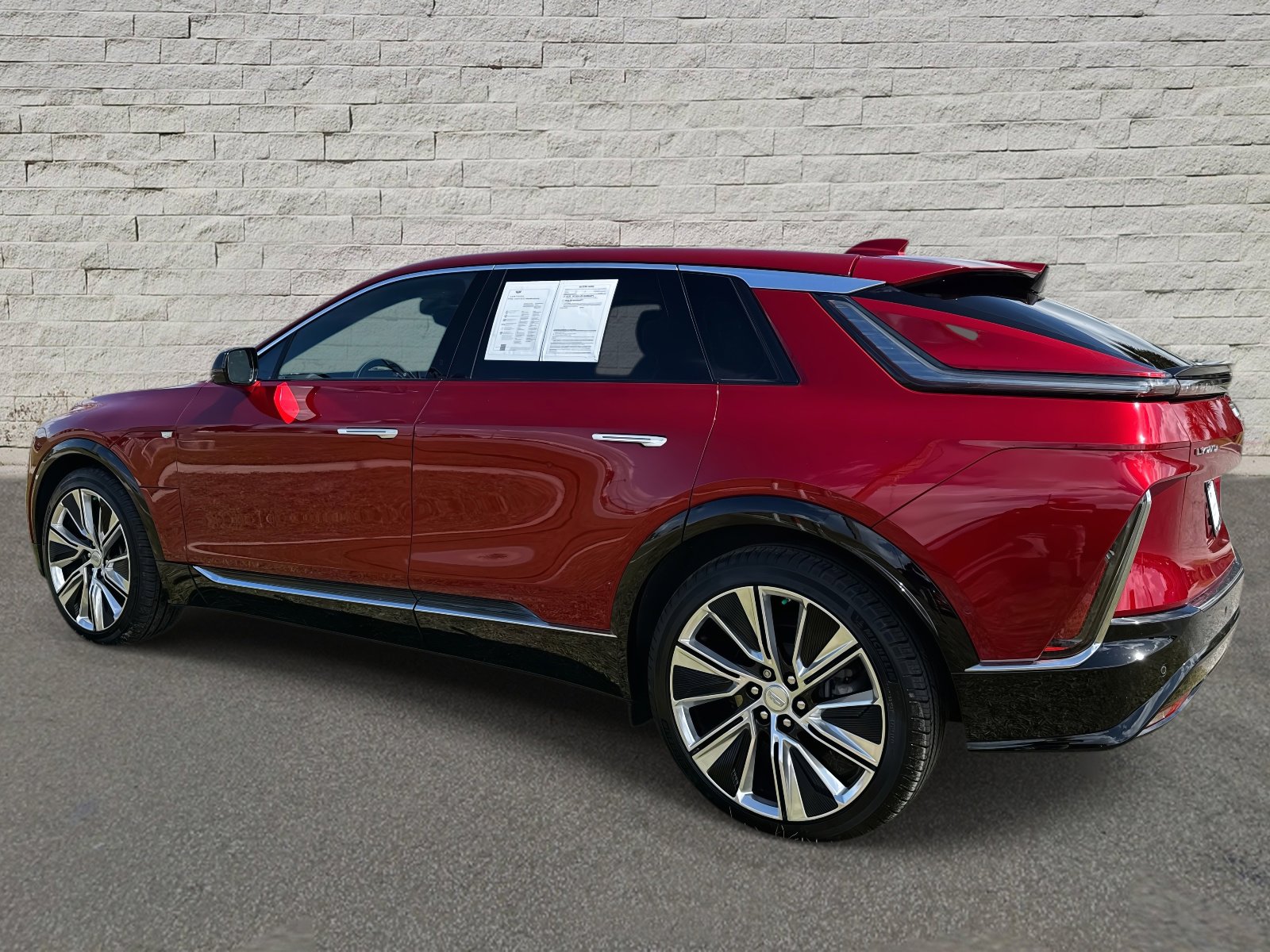 2024 Cadillac Lyriq Luxury photo 3