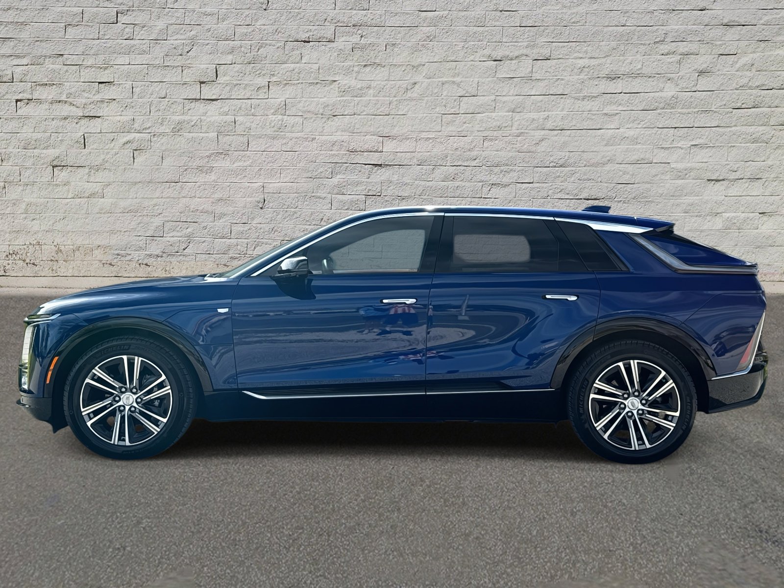 Used 2024 Cadillac LYRIQ Luxury 1 with VIN 1GYKPPRK7RZ100553 for sale in Jacksonville, FL