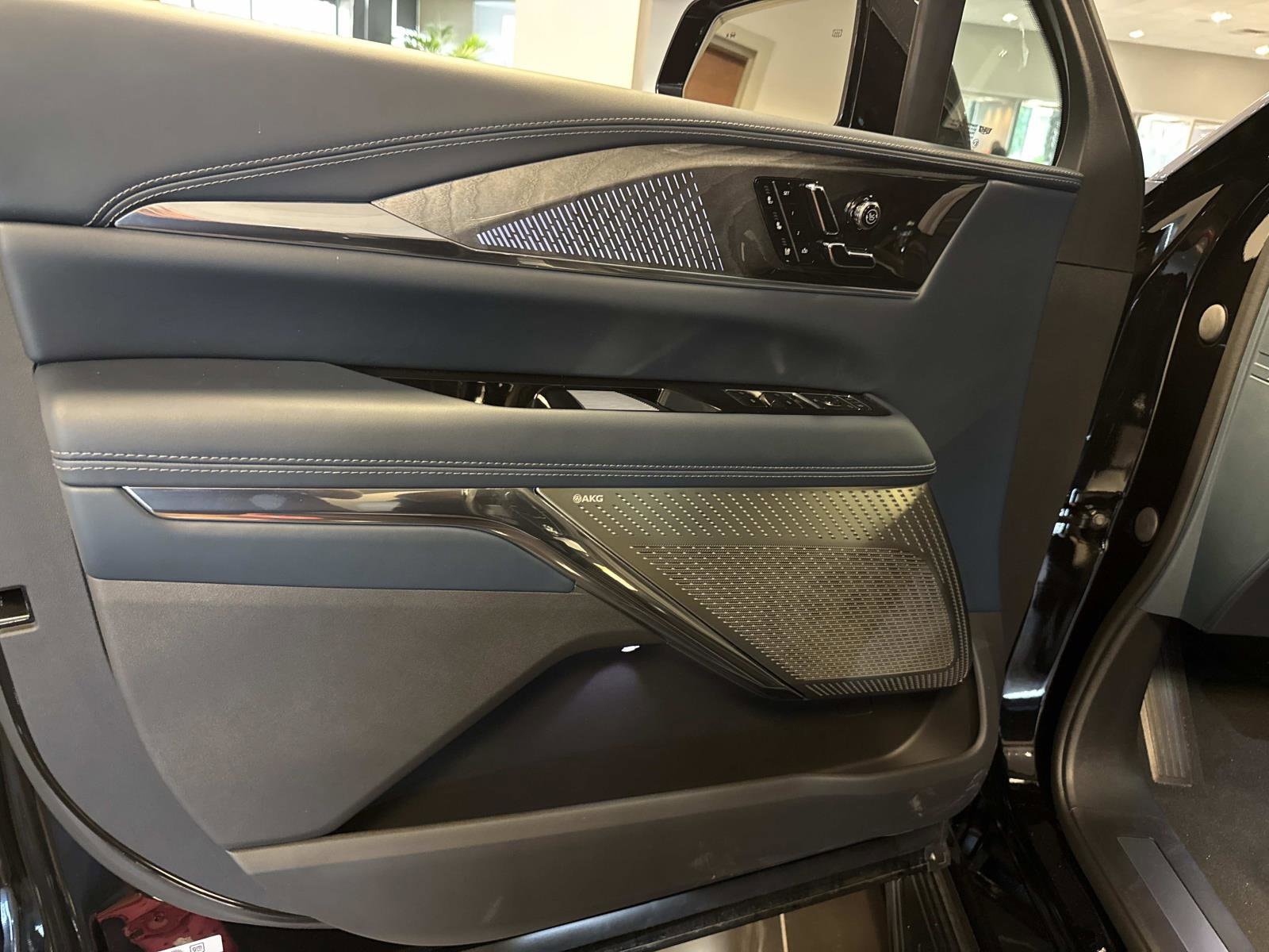 2025 Cadillac Escalade IQ Luxury 2 - Photo 11