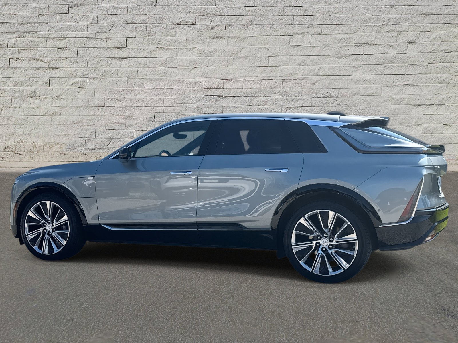 Used 2024 Cadillac LYRIQ Luxury 3 with VIN 1GYKPSRL5RZ138259 for sale in Jacksonville, FL