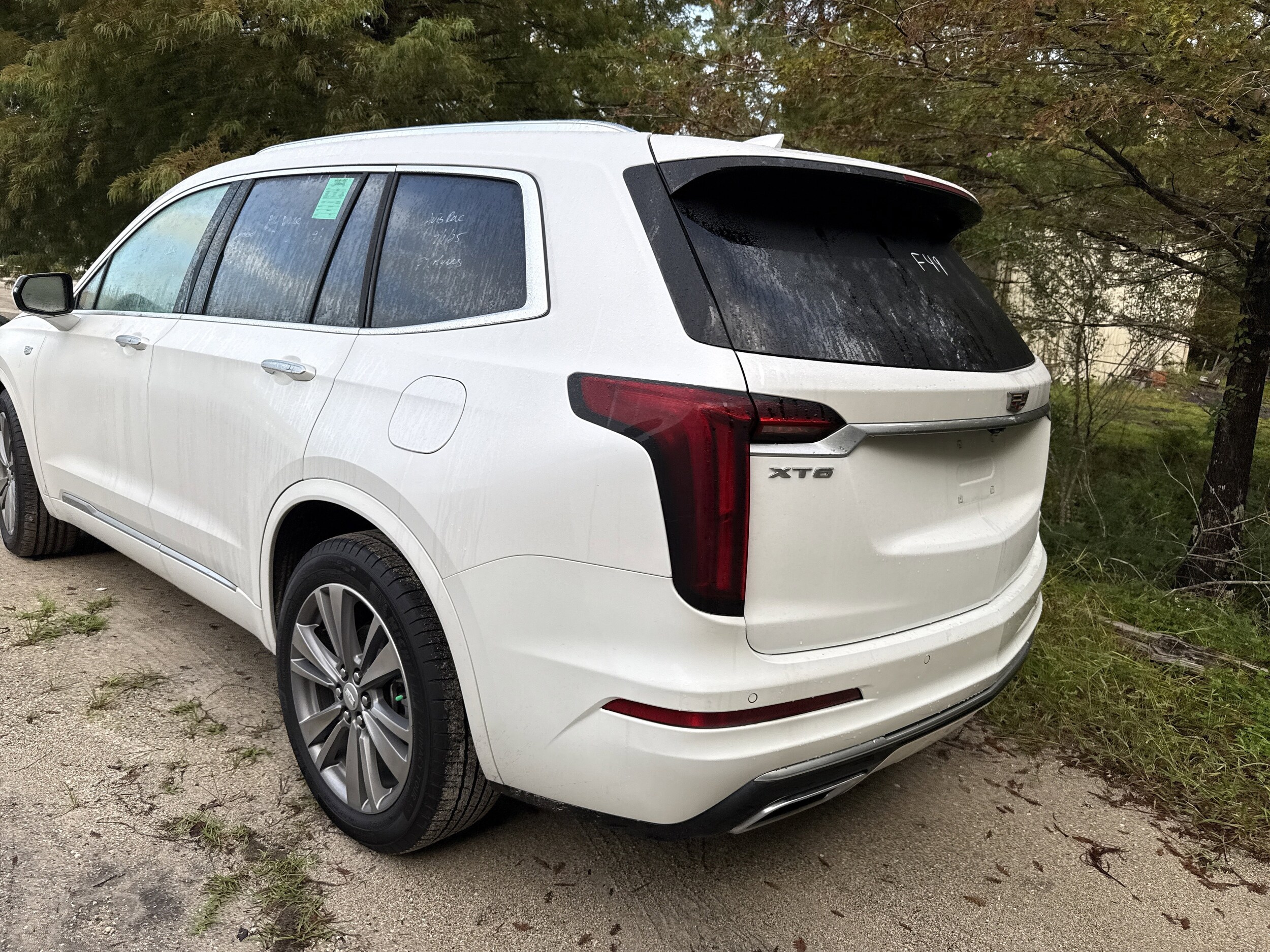 2025 Cadillac XT6 Premium Luxury photo 3