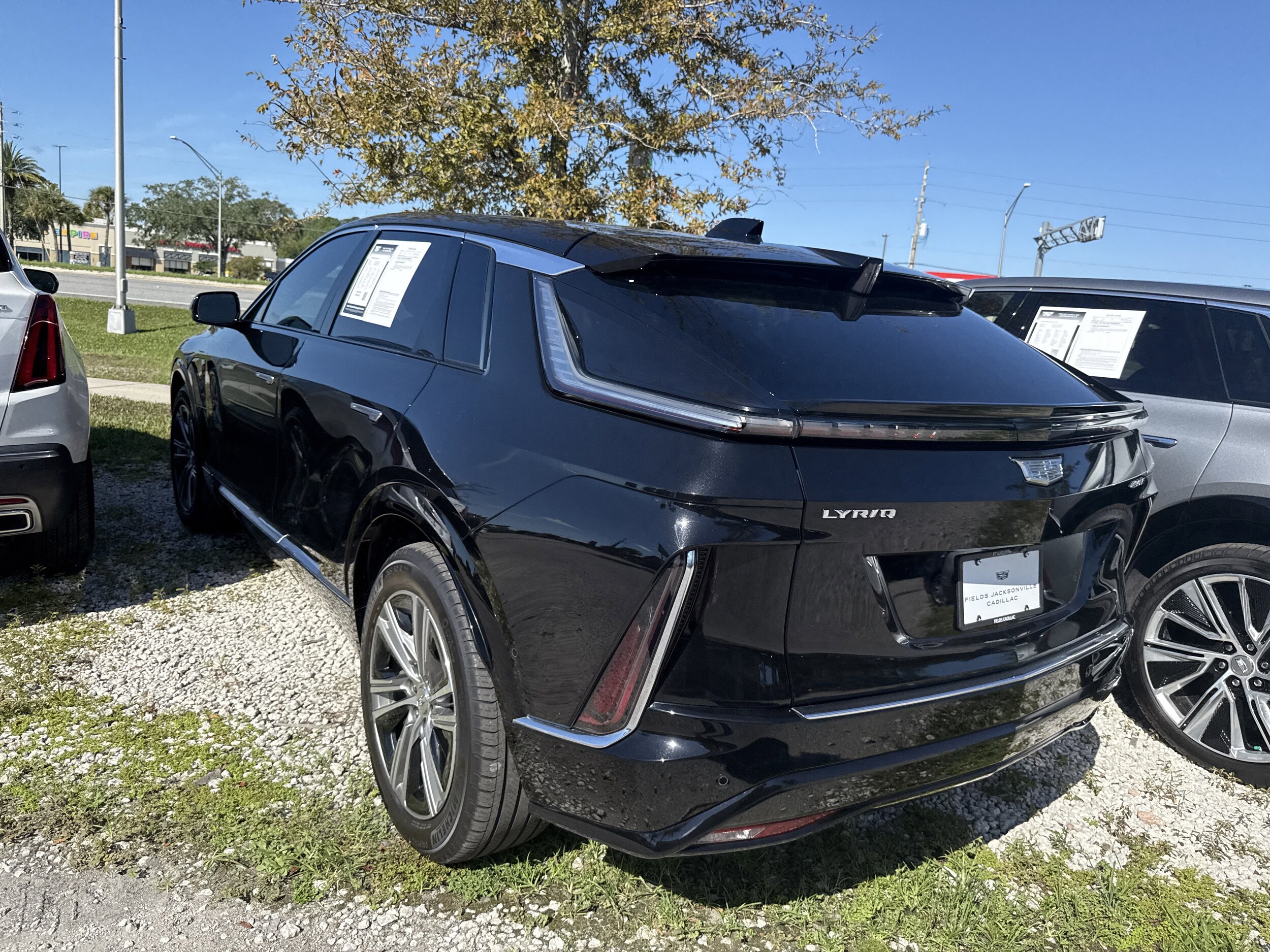 2024 Cadillac Lyriq Luxury photo 3