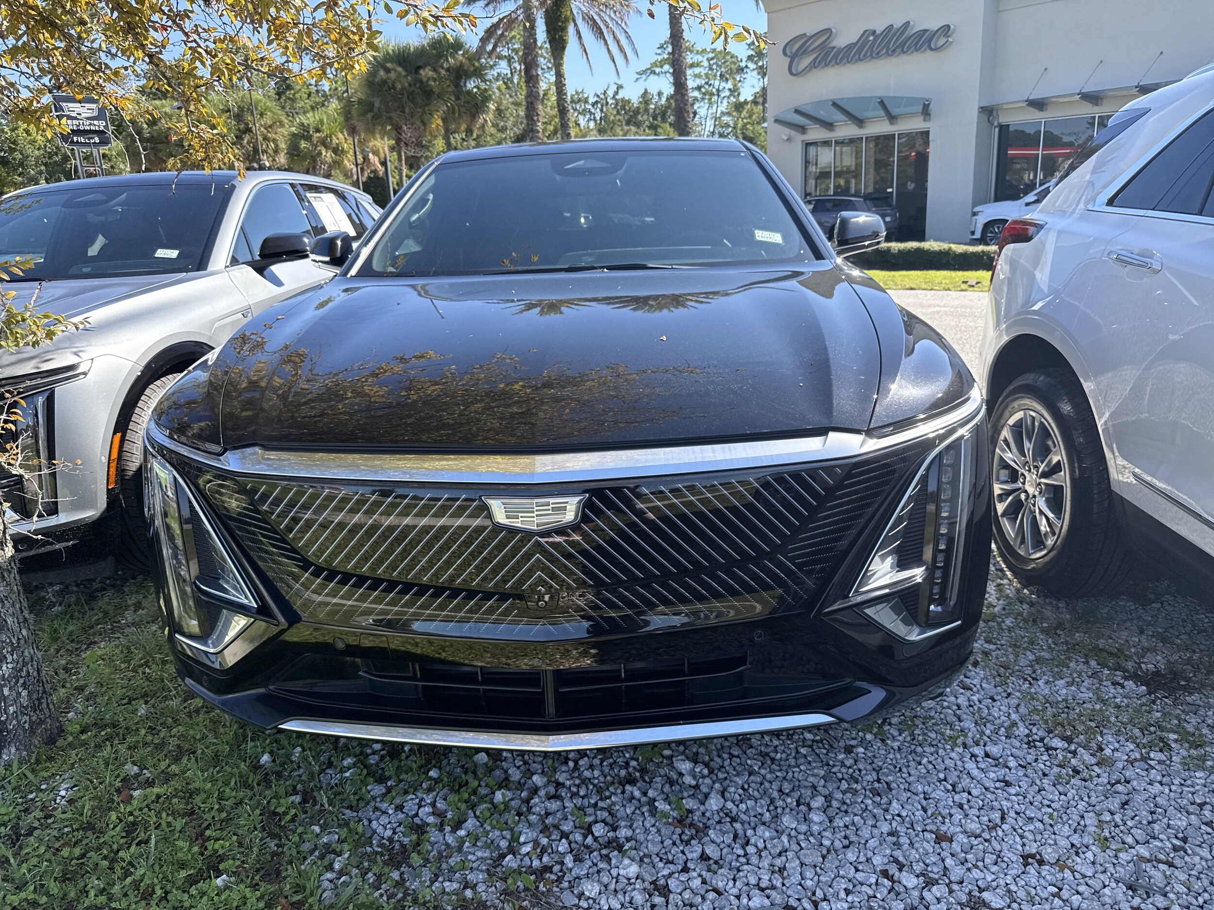 2024 Cadillac Lyriq Luxury photo 2