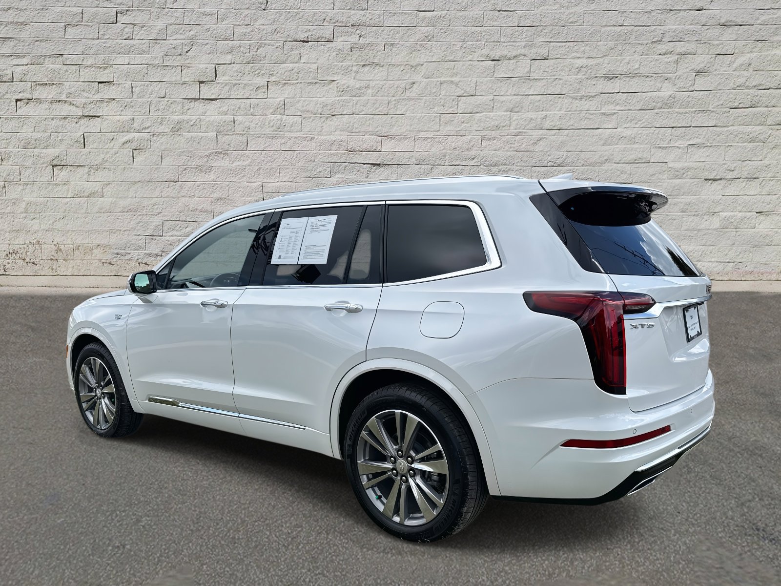 2025 Cadillac XT6 Premium Luxury photo 3