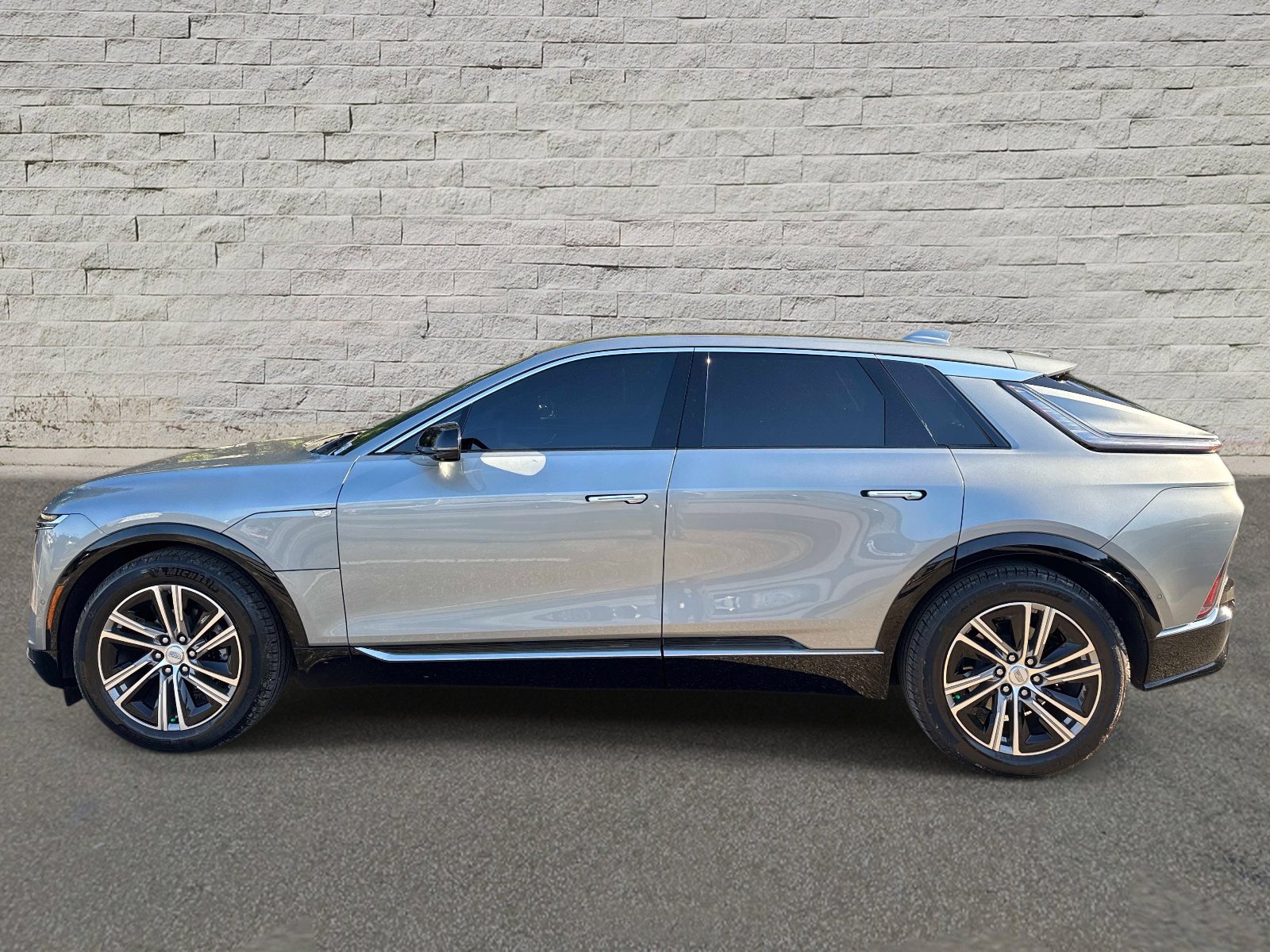 Used 2024 Cadillac LYRIQ Luxury 1 with VIN 1GYKPPRK4RZ115527 for sale in Jacksonville, FL