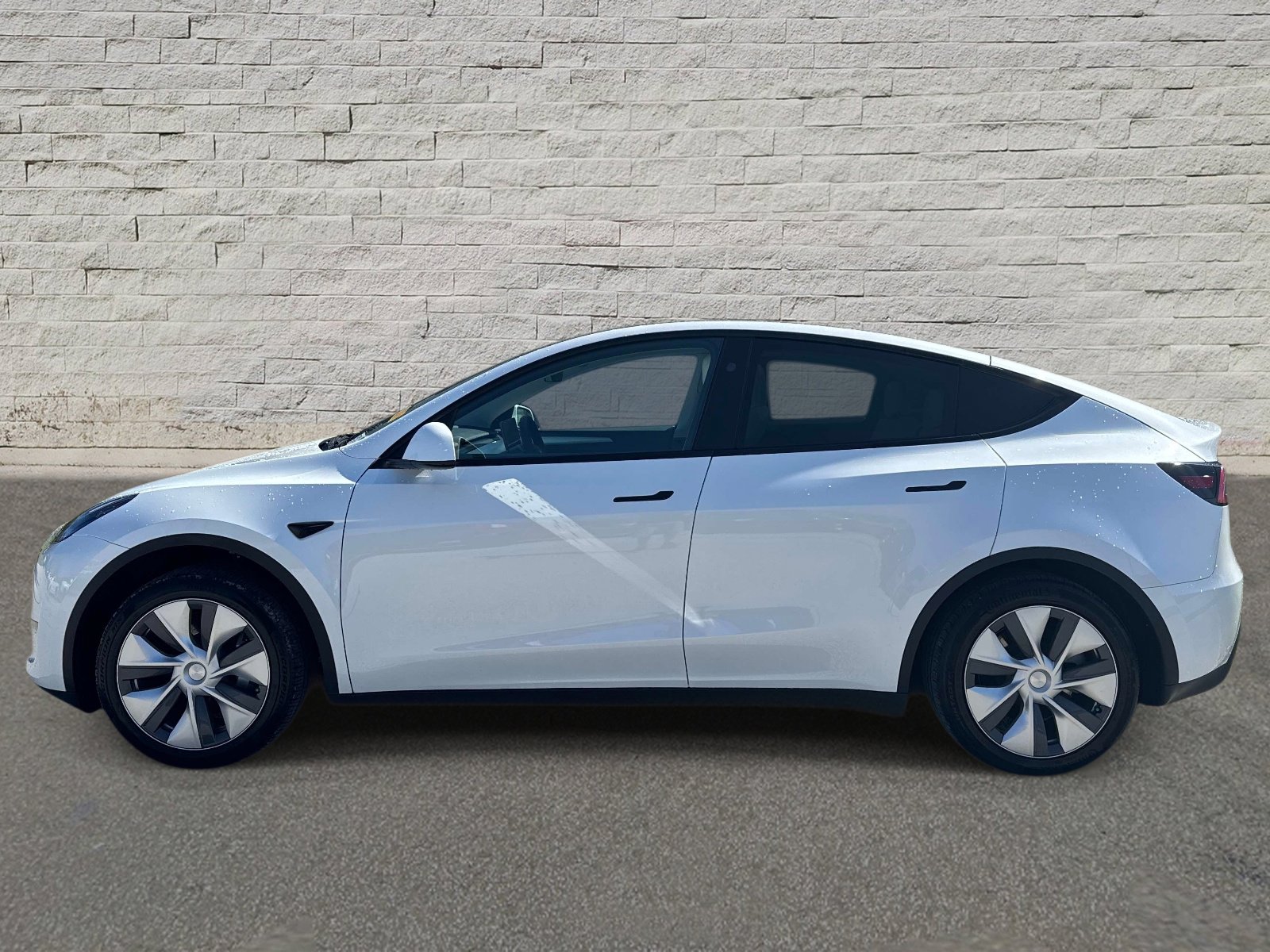 Used 2024 Tesla Model Y Long Range with VIN 7SAYGDEE1RA257368 for sale in Jacksonville, FL