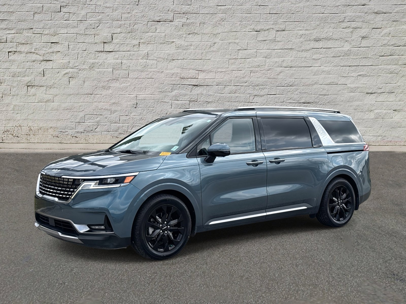 2023 Kia Carnival SX's photo