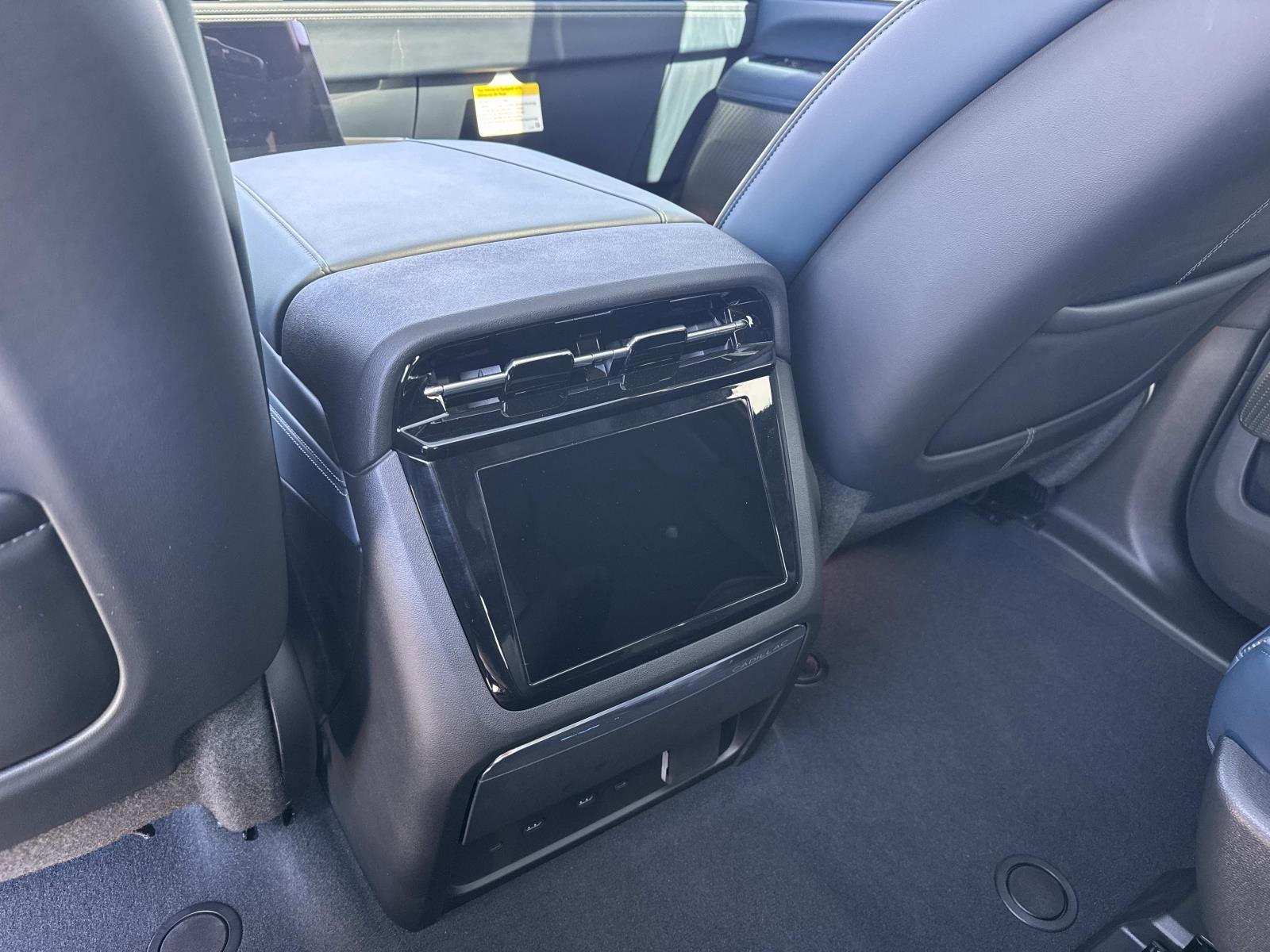 2026 Cadillac Escalade IQL Premium Luxury - Photo 18