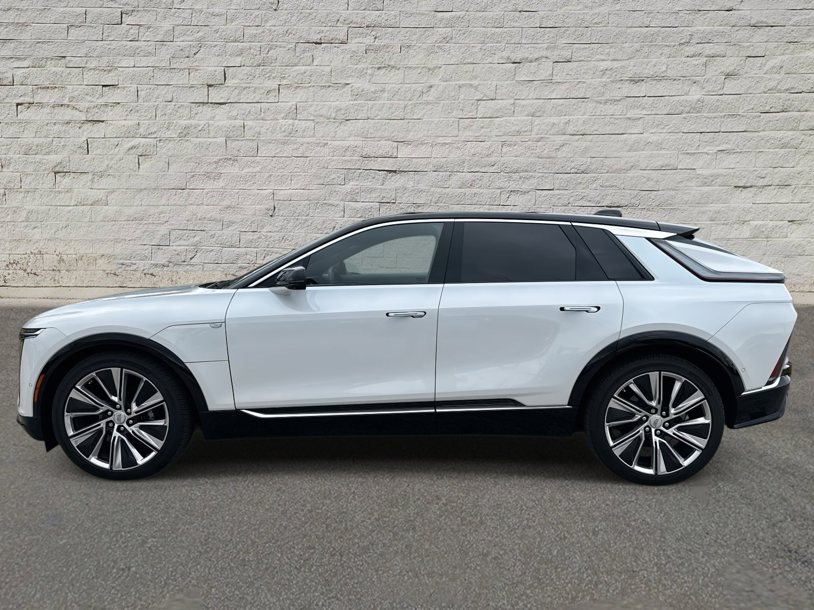 2025 Cadillac Lyriq Luxury photo 2