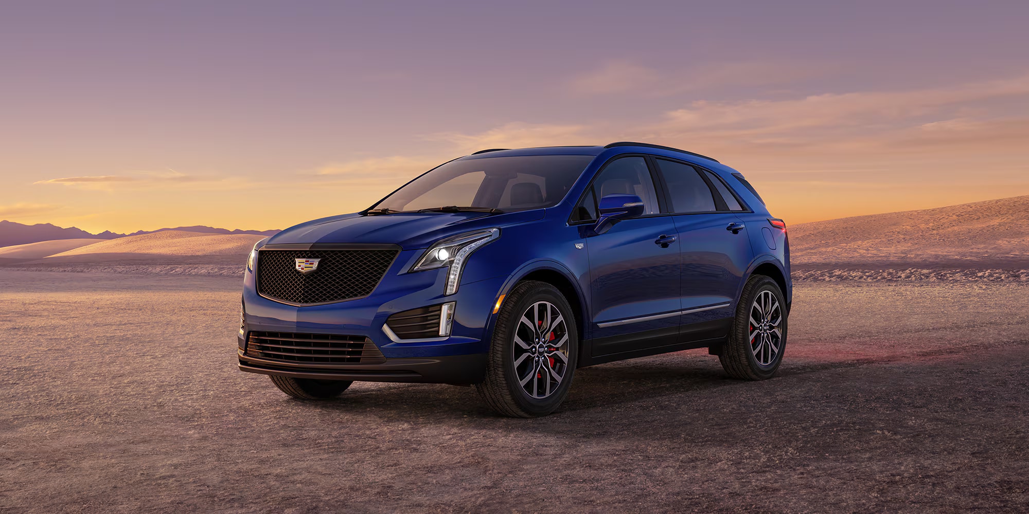 2025-cadillac-xt5-exterior-front-drivers-side.png