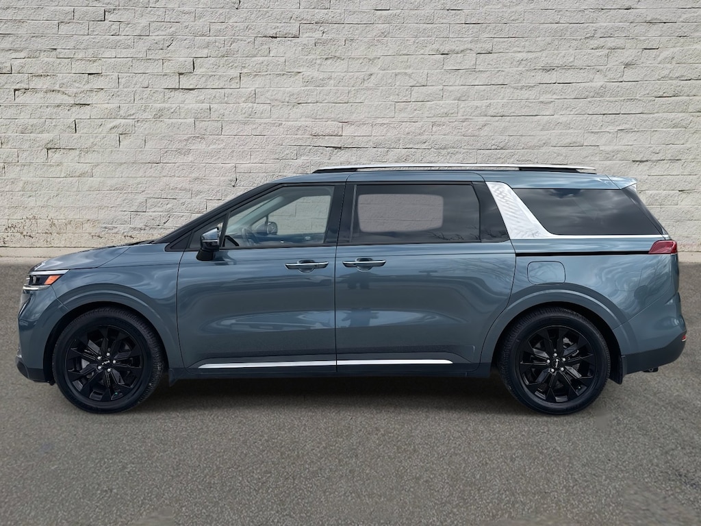Used 2023 Kia Carnival SX