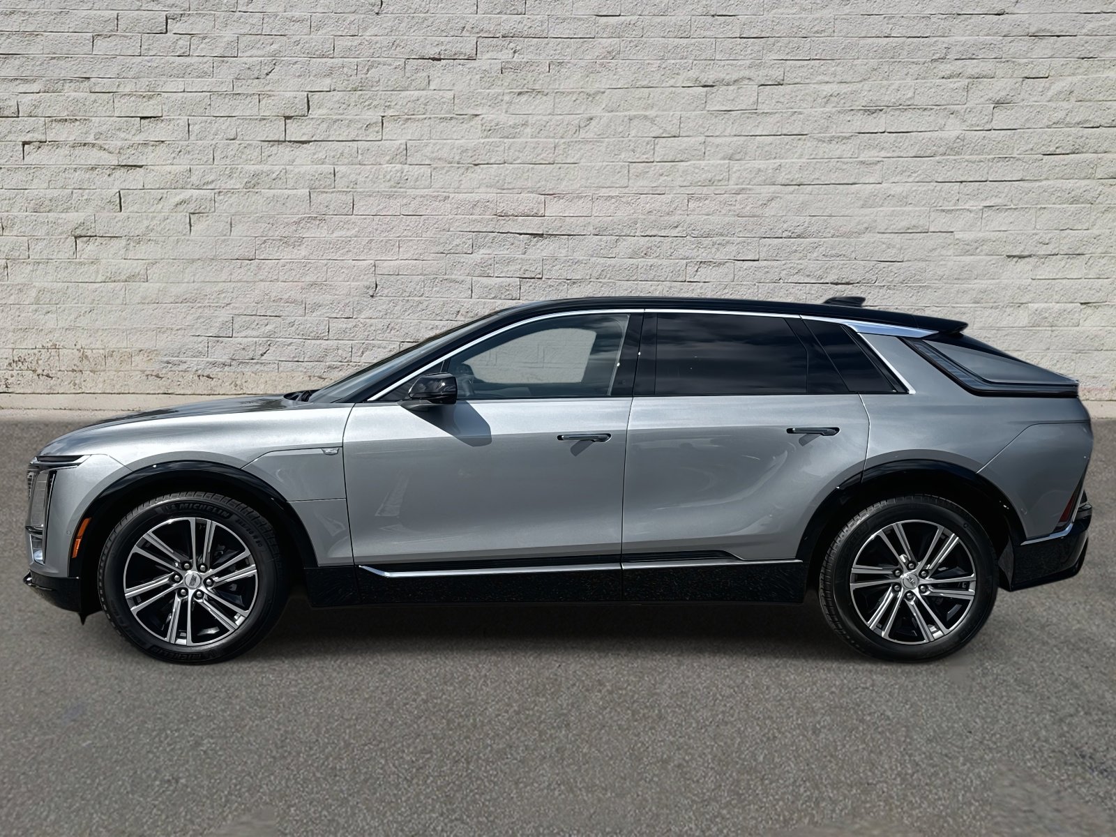 2026 Cadillac Lyriq Luxury photo 2