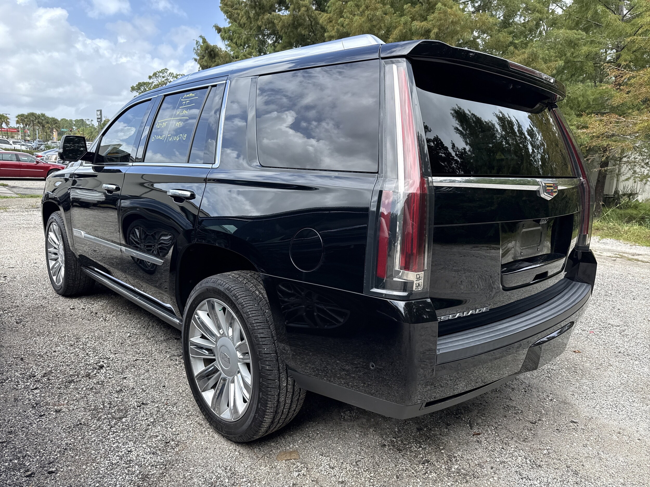 2020 Cadillac Escalade Platinum photo 2