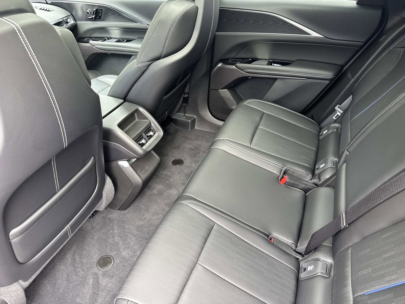2025 Cadillac LYRIQ Luxury 1 - Photo 15