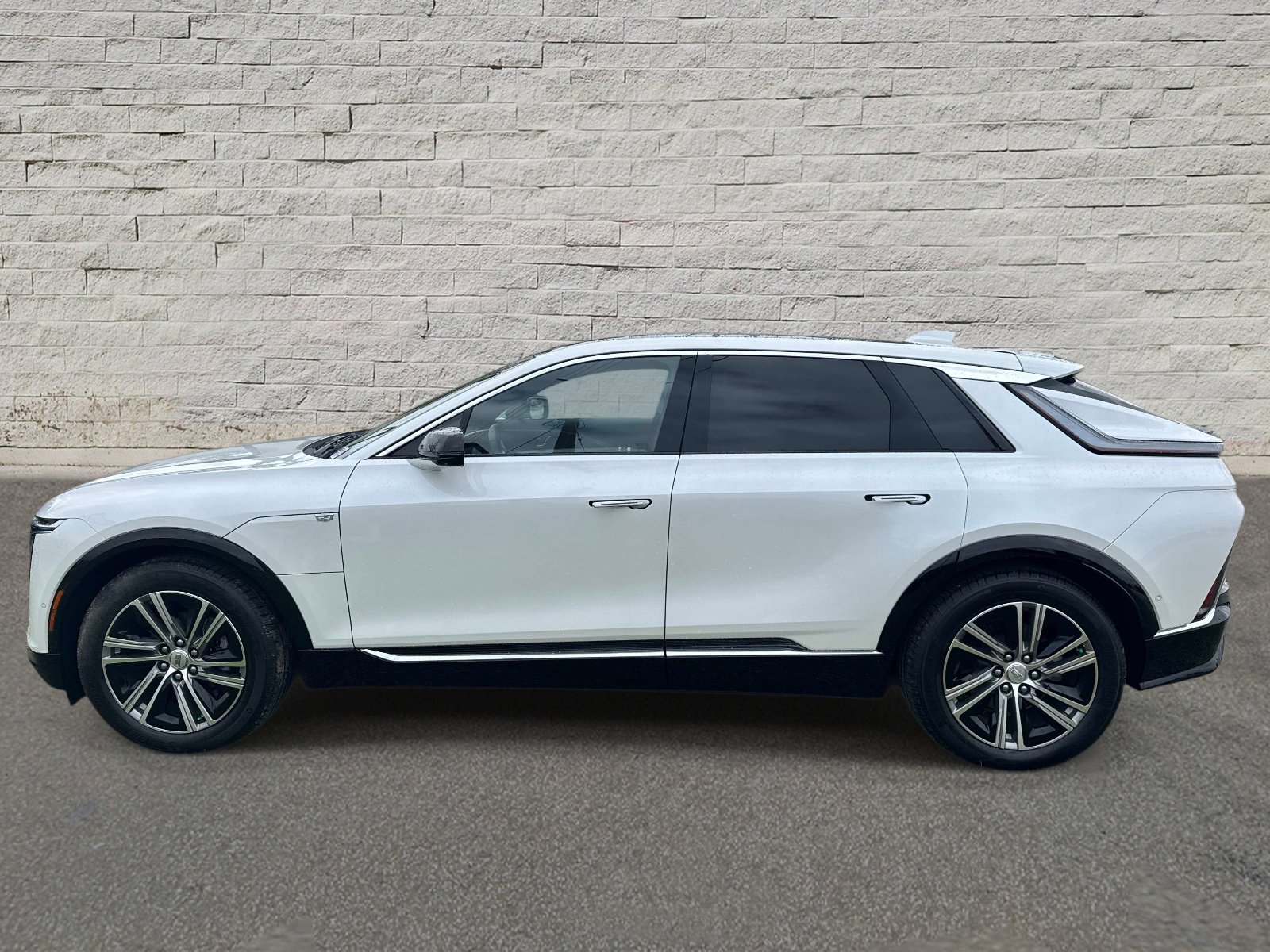 Used 2024 Cadillac LYRIQ Luxury 1 with VIN 1GYKPPRK2RZ105479 for sale in Jacksonville, FL