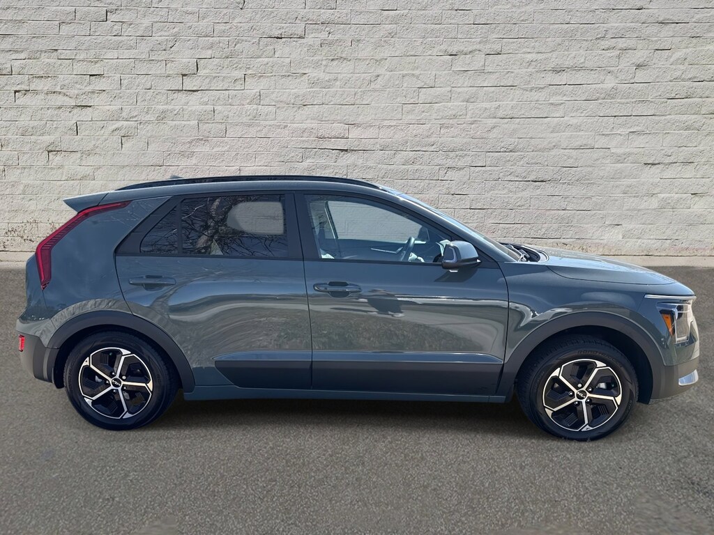 Used 2024 Kia Niro EX