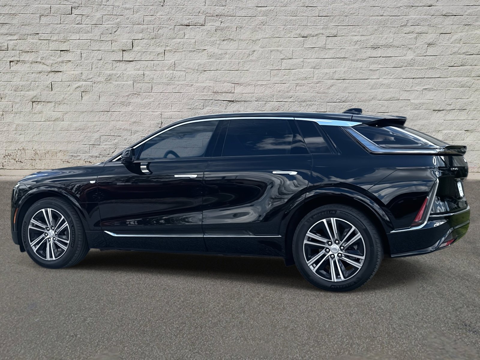 2024 Cadillac Lyriq Luxury photo 3