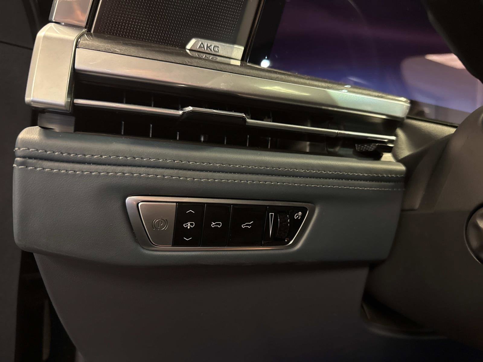 2025 Cadillac Escalade IQ Luxury 2 - Photo 17
