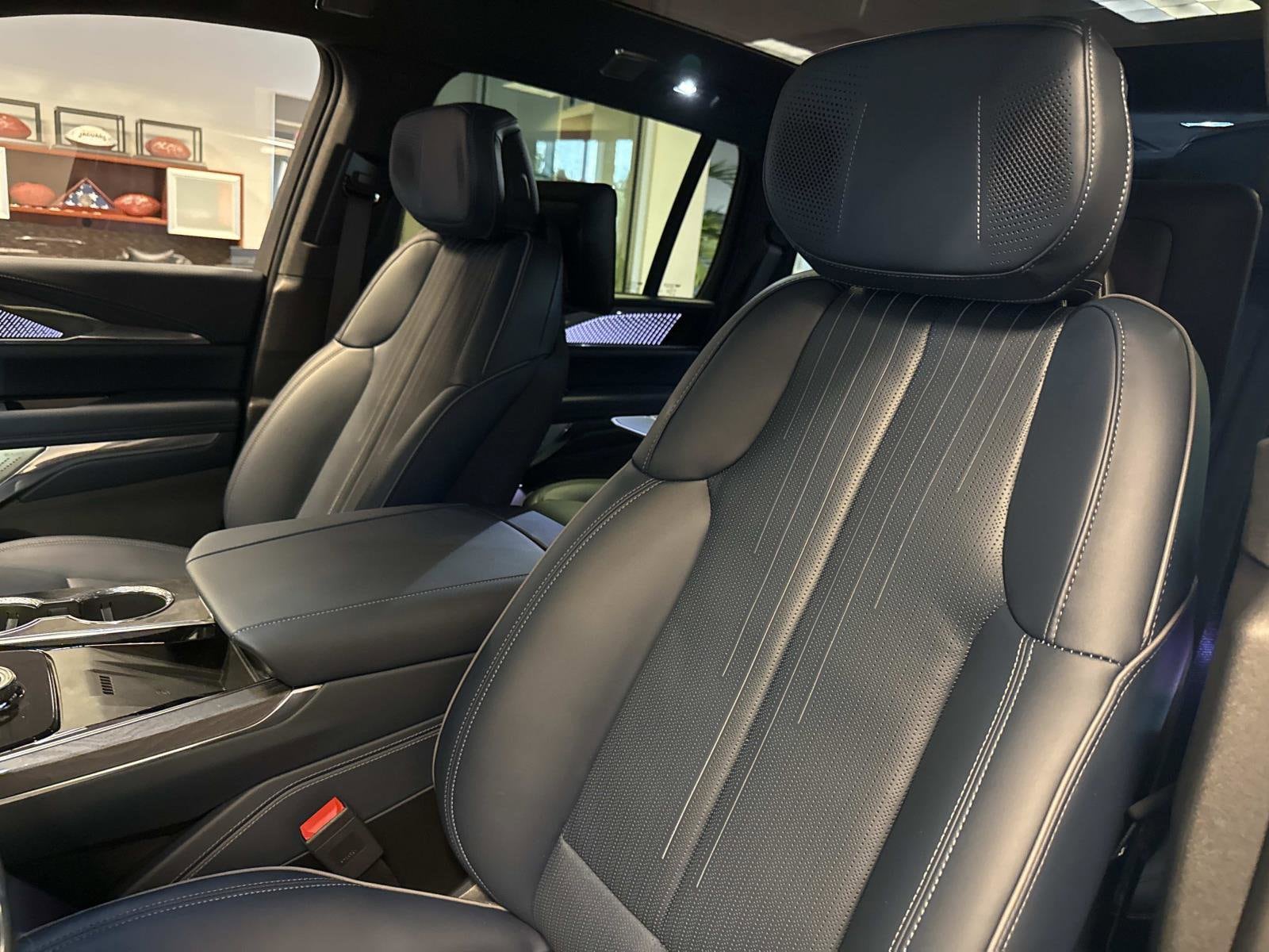 2025 Cadillac Escalade IQ Luxury 2 - Photo 14