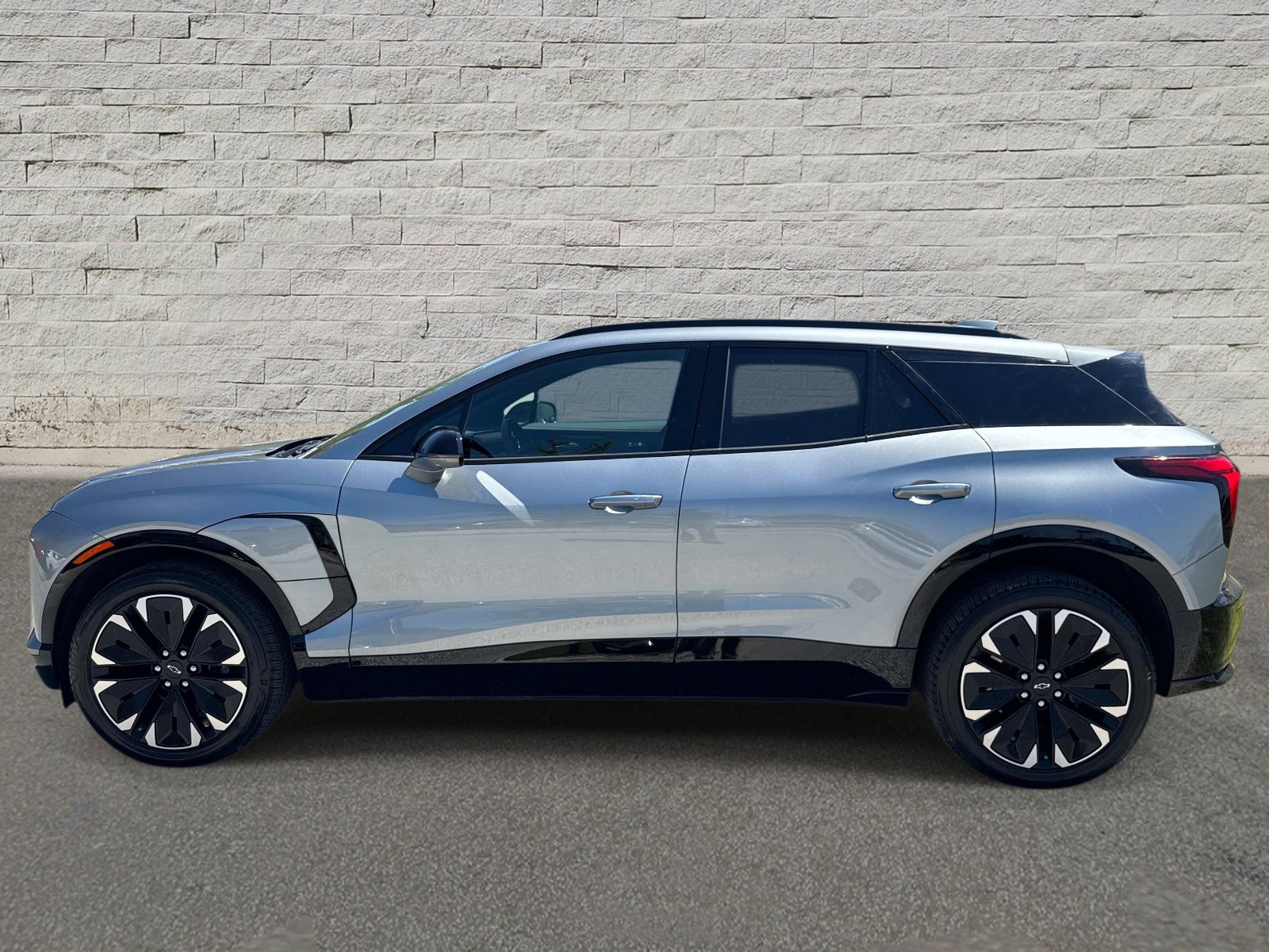 Used 2025 Chevrolet Blazer EV RS with VIN 3GNKDJRJ9SS110370 for sale in Jacksonville, FL