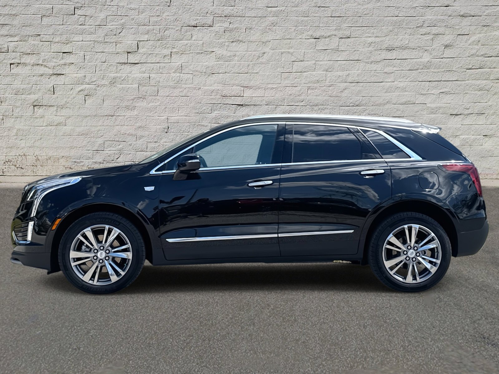 2025 Cadillac XT5 Premium Luxury photo 2