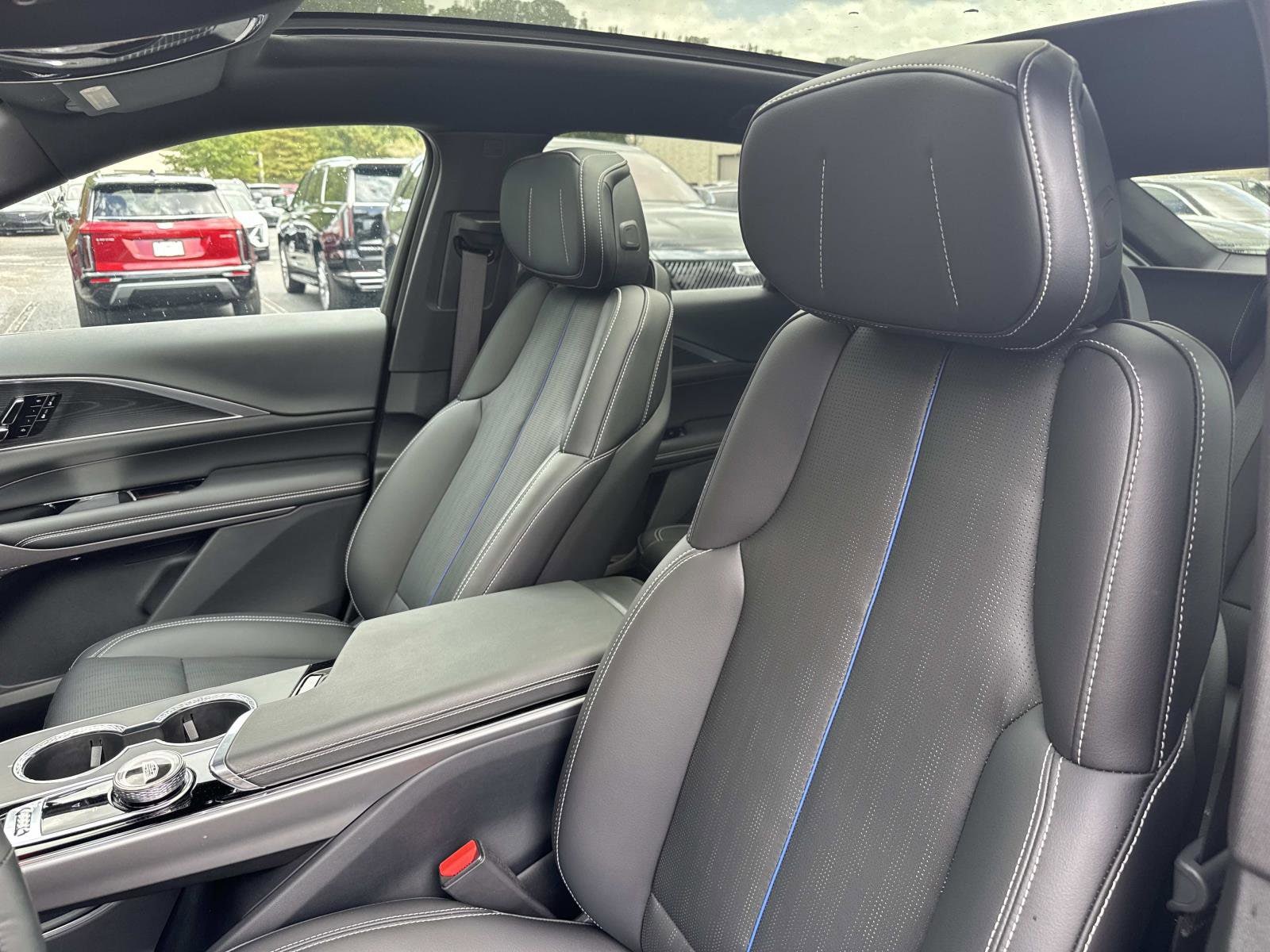 2025 Cadillac LYRIQ Luxury 1 - Photo 22