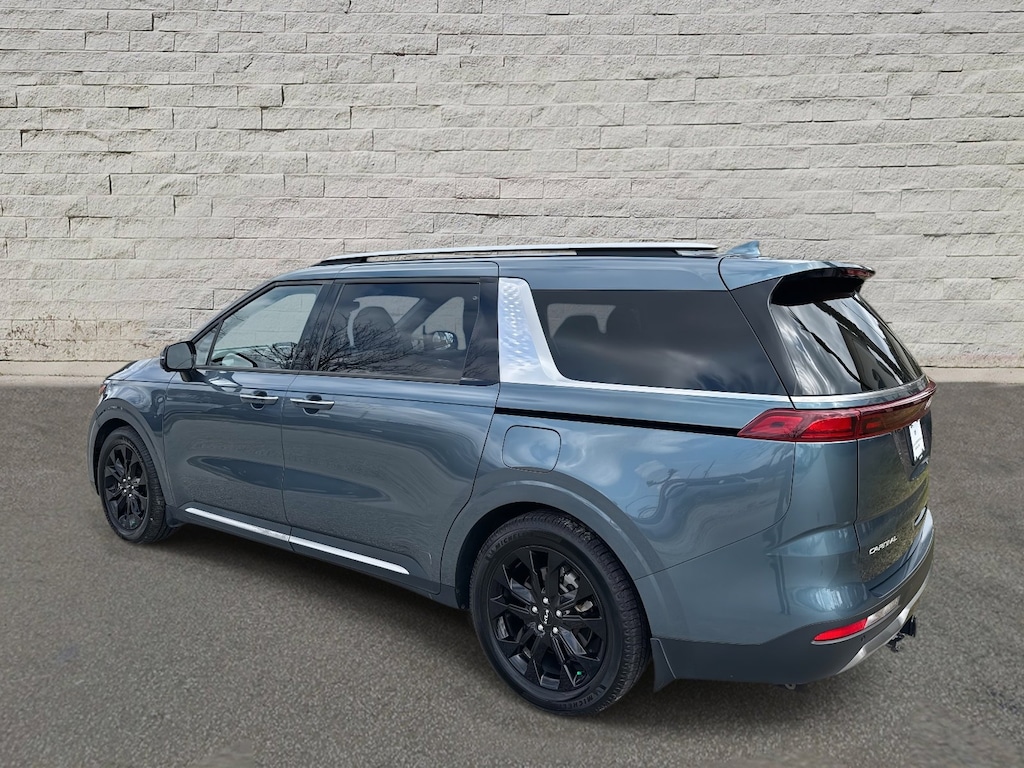 Used 2023 Kia Carnival SX