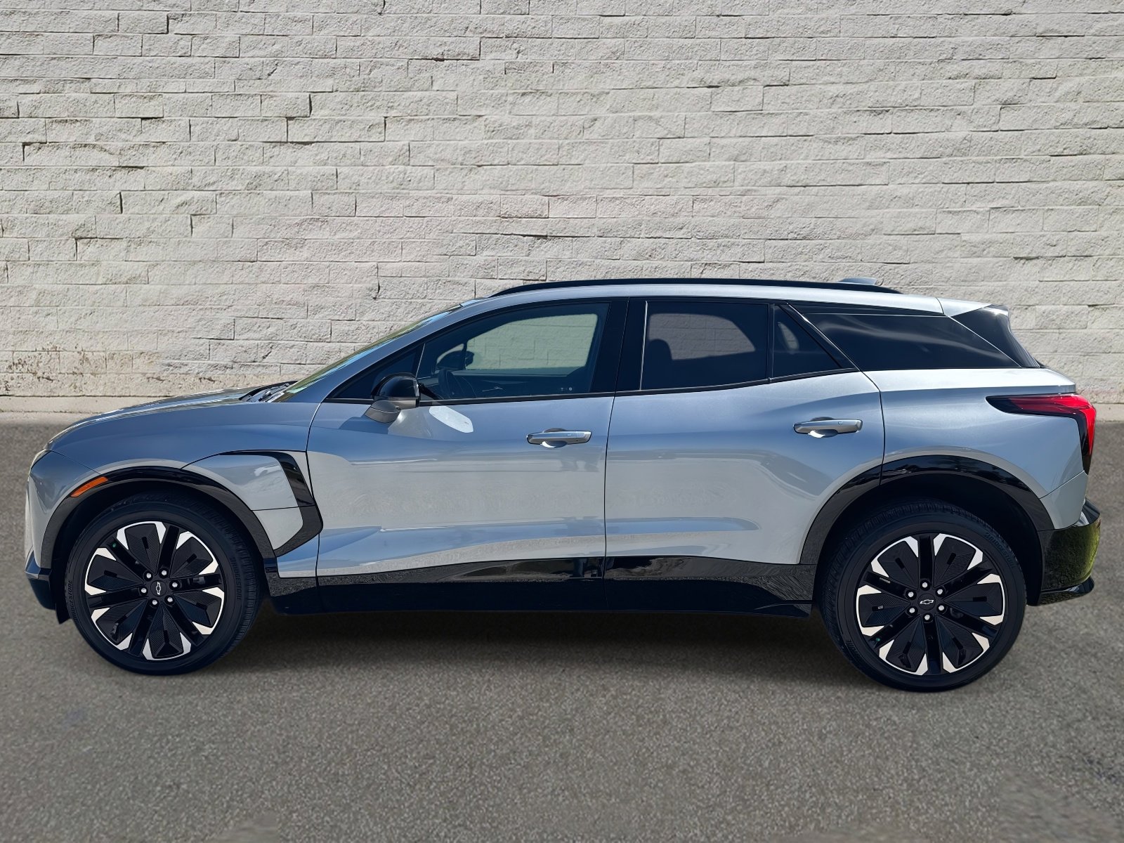 Used 2025 Chevrolet Blazer EV RS with VIN 3GNKDJRJ1SS110332 for sale in Jacksonville, FL