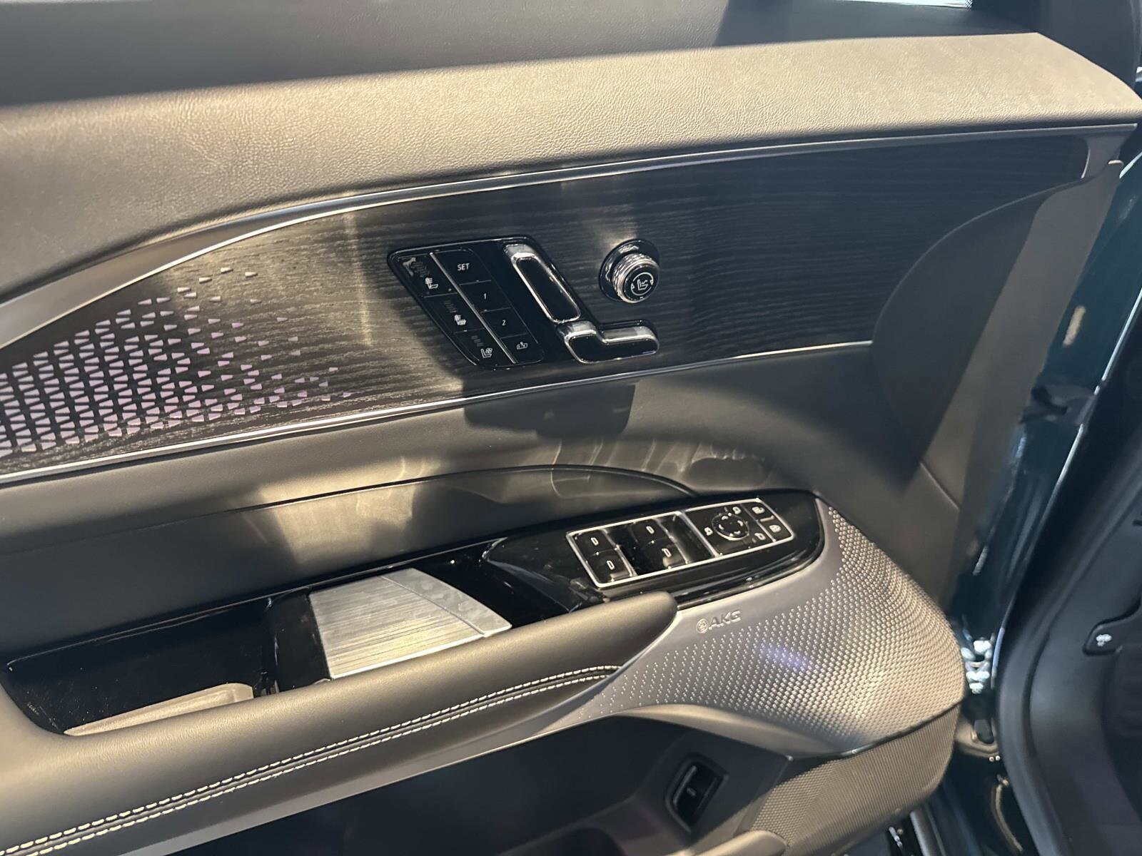 2026 Cadillac LYRIQ V Premium - Photo 16