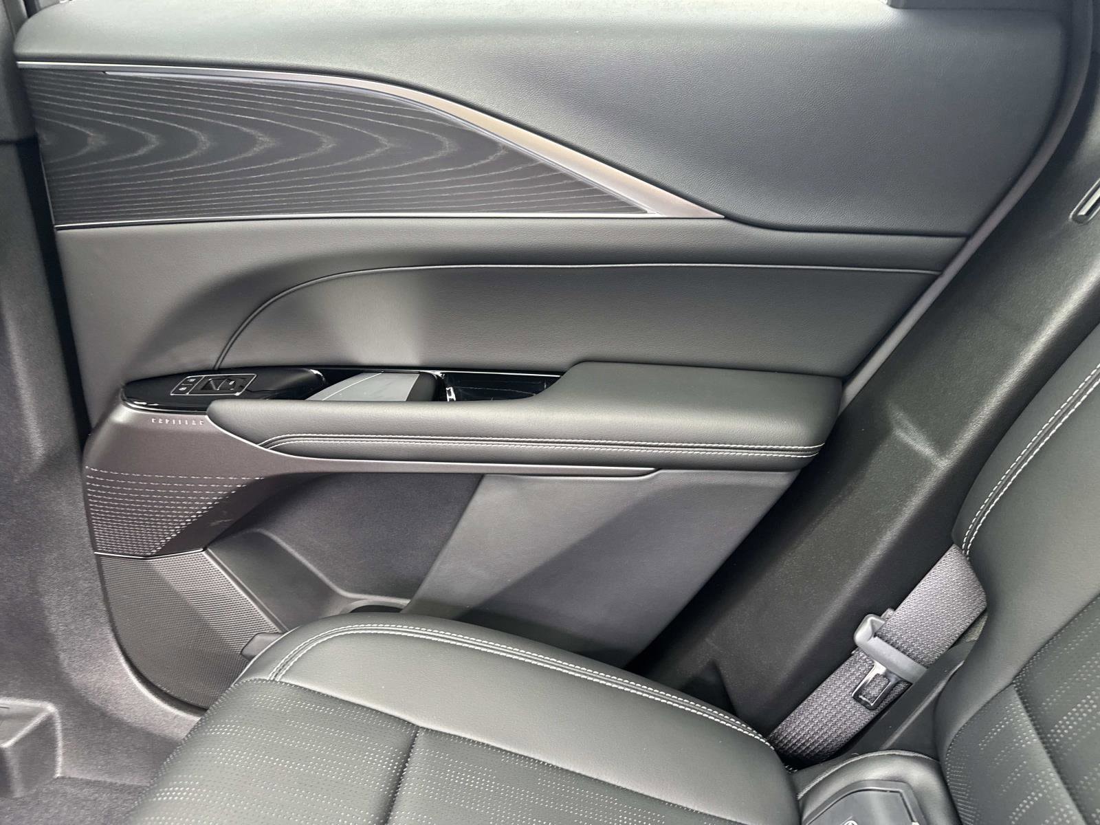 2025 Cadillac LYRIQ Luxury 1 - Photo 16