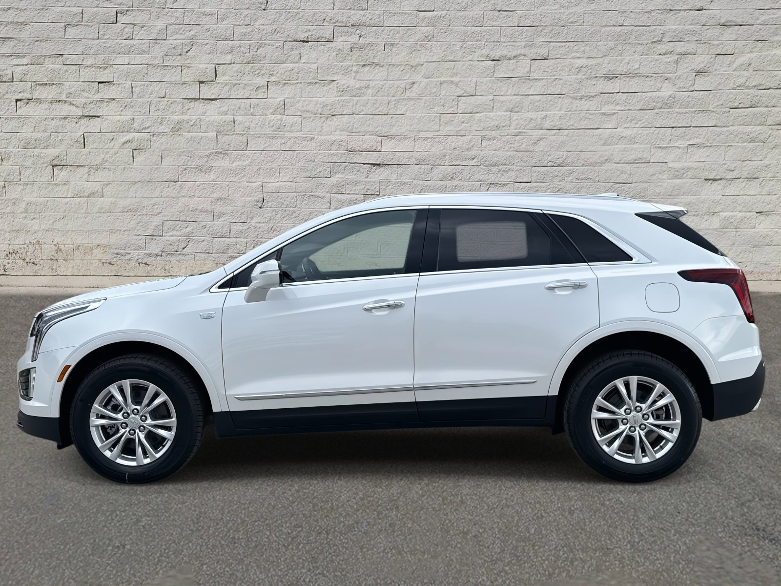 2026 Cadillac XT5 Luxury photo 2