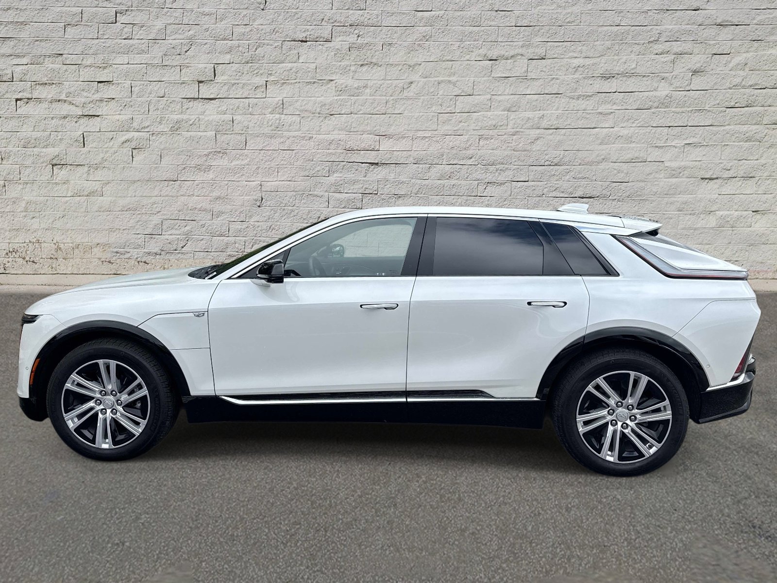Used 2024 Cadillac LYRIQ Tech with VIN 1GYKPMRK6RZ105239 for sale in Jacksonville, FL
