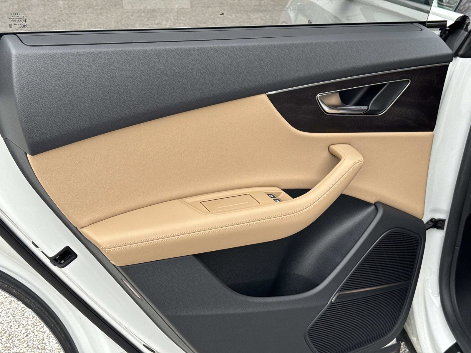 2023 Audi Q8 Premium Plus - Photo 12