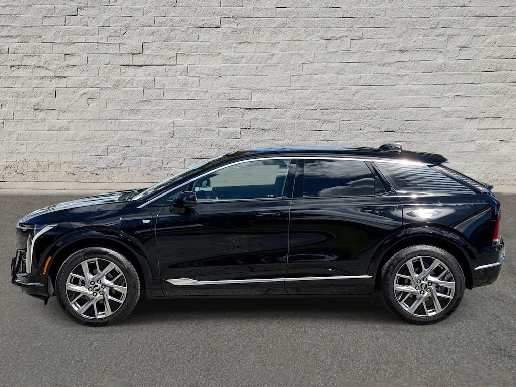 Used 2025 CADILLAC OPTIQ Luxury 2 SUV