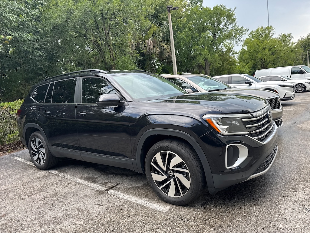 Used 2024 Volkswagen Atlas 2.0T SE w/Technology SUV