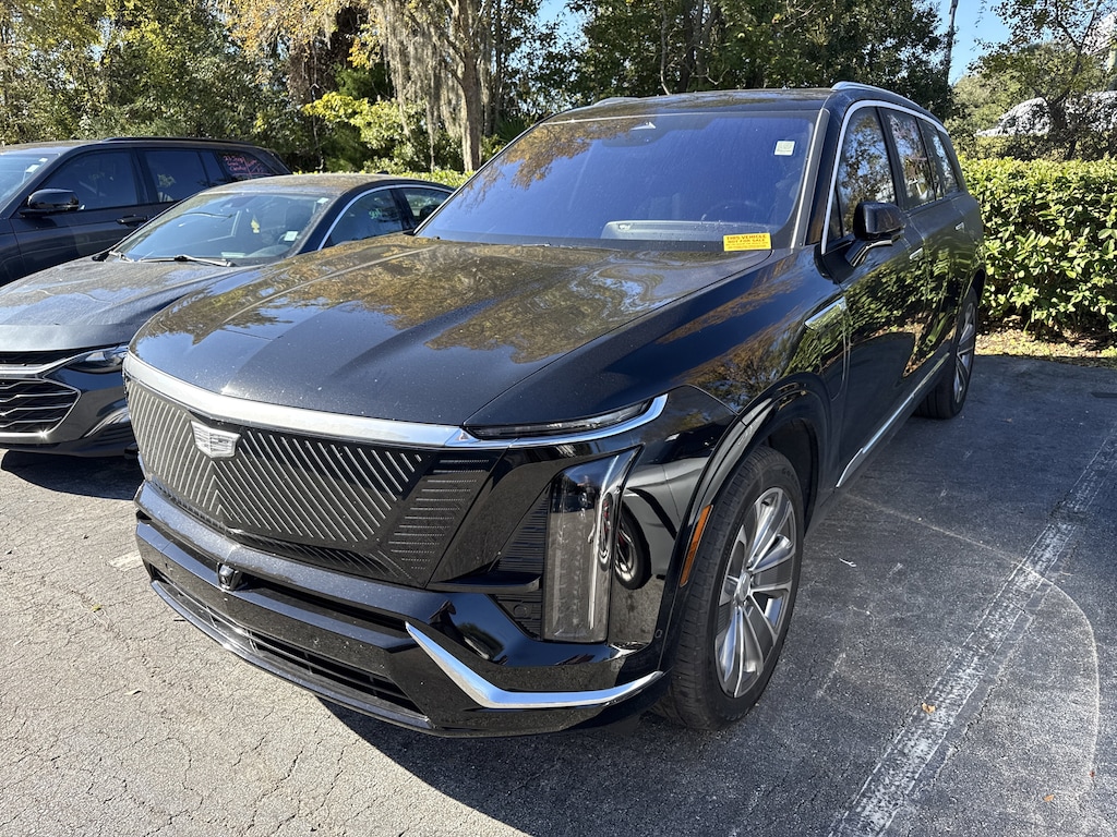 Used 2026 CADILLAC Vistiq Luxury SUV