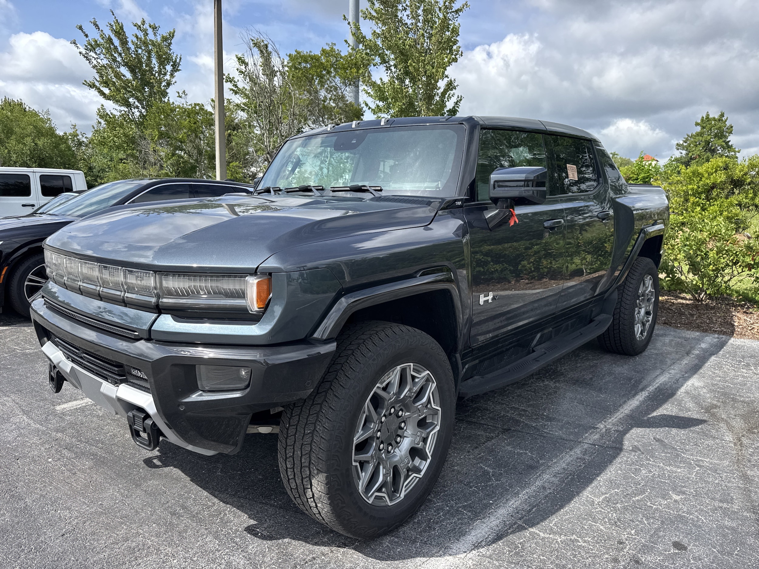 2025 GMC Hummer EV's photo