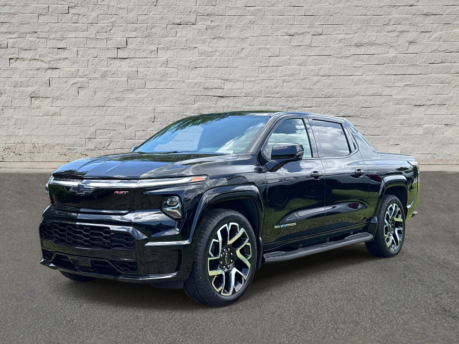 2025 Chevrolet Silverado EV RST Max Range's photo