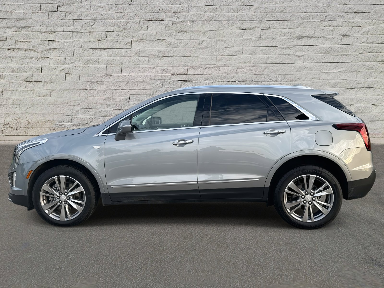2025 Cadillac XT5 Premium Luxury photo 2