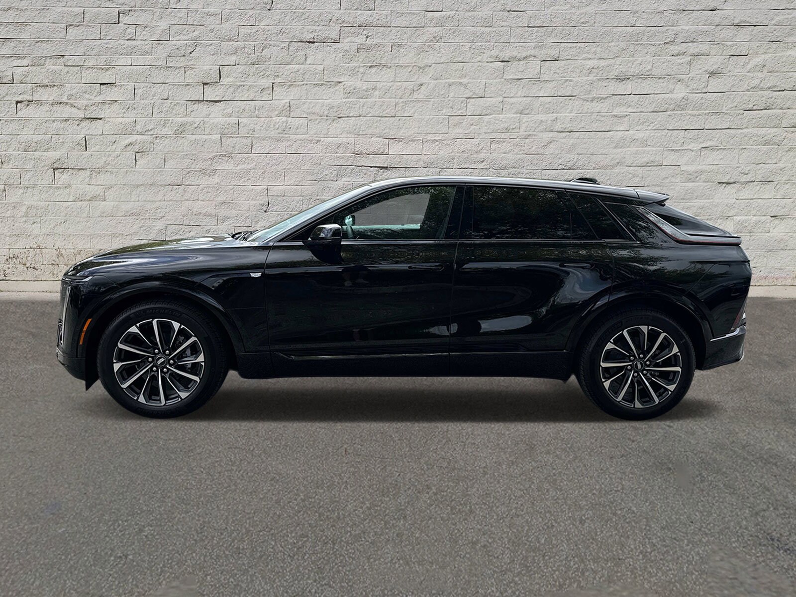2025 Cadillac Lyriq Sport photo 2