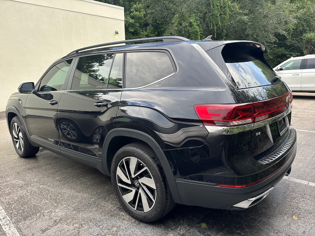 Used 2024 Volkswagen Atlas 2.0T SE w/Technology SUV