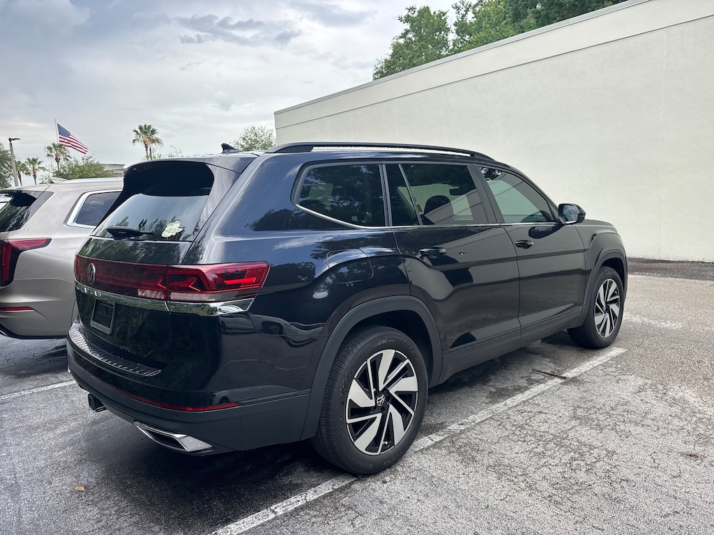 Used 2024 Volkswagen Atlas 2.0T SE w/Technology SUV